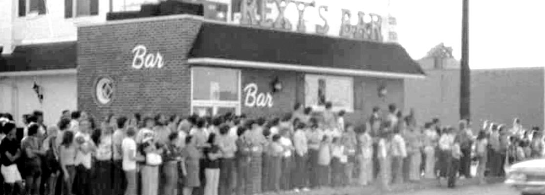 MORE ASH TRAYS: Above, thousands of hockey fans gather at Rexy’s Bar, 700 Black Horse Pike, on May 19, 1974 to celebrate the Philadelphia Flyers first Stanley Cup win. The Flyers players actually celebrated their victory after the game at Compton’s Log Cabin, 249 Cuthbert Road, at bottom. Inset are readers’ ash trays from the two establishments. photos courtesy of Old Images of Philadelphia