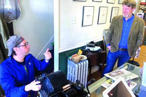 I’M READY FOR MY CLOSEUP: Weekend Philler producer, Tony Romeo talks with Retrospect publisher, Brett Ainsworth, for this weekend’s episode. To view the show, tune in to PHL17 this weekend or scan the QR code inset at left.